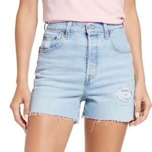 NWT Levi’s Ribcage shorts in “Tango Pulse”